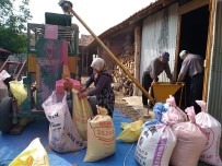 Ekim Öncesi Tohum İlaçlayarak Geçimini Sağlıyor
