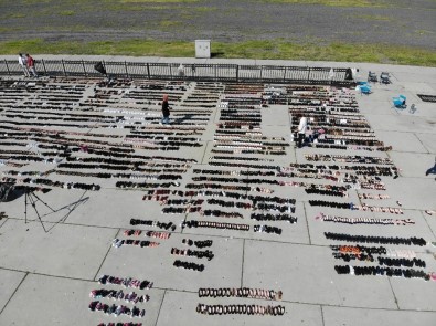 Eminönü'nde Sular Altında Kalan Ayakkabılar Yenikapı'da Kurutmaya Bırakıldı