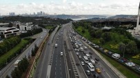 İstanbul'da Tatil Dönüşü Trafik Havadan Görüntülendi