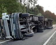 KARADERE - Kastamonu Tır Devrildi Açıklaması 1 Yaralı