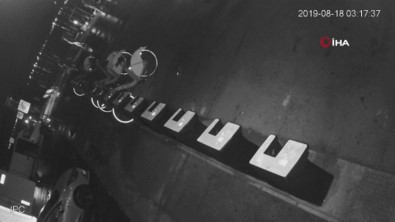 Sarıyer'de Denize Uçan Minibüs Kamerada