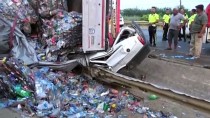 Antalya'da Otomobilin Üzerine Tır Devrildi Açıklaması 5 Yaralı