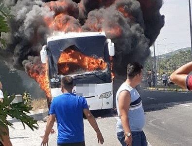 Balıkesir'de yolcu otobüsü alev aldı