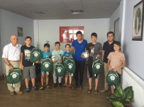 Büyükşehirden Özel Öğrencilere Spor Malzemesi Hediyesi