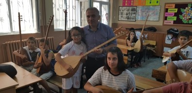 'Değerli Zamanlar' Projesine Bakan Kasapoğlu'ndan Malzeme Desteği