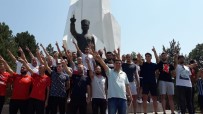 KARŞIYAKA - Karşıyaka Spor Kulübü Futbolcuları, Dumlupınar Şehitliğini Ziyaret Etti