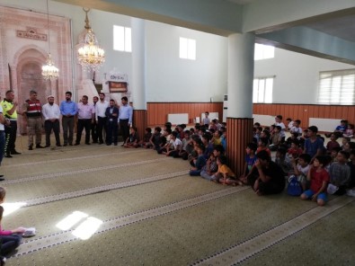 Öğrenciler Camilerde Hem Kur'an Hem De Trafik Eğitimi Aldı