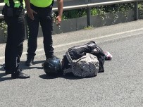 ALTUNIZADE - (Özel) 15 Temmuz Şehitler Köprüsü Girişinde Motosiklet Kazası