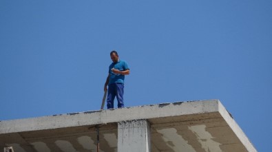 (Özel) Pendik'te Alacağını Tahsil Edemeyen Adam İnşaatın Çatısında İntihara Teşebbüs Etti