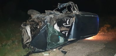 Saman Yüklü Traktör İle Otomobil Çarpıştı Açıklaması 2 Yaralı