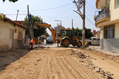 Turgutlu'da Yol Yapım Çalışmaları Hız Kesmiyor