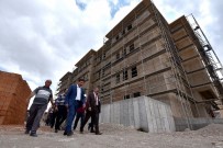 SELIM PARLAR - Başkan Kılca, Hamzaoğlu Mahallesindeki Okul İnşaatını İnceledi