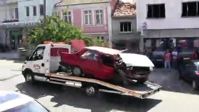 Bayramiç'te Trafik Kazası Açıklaması 3 Yaralı