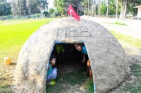 BEĞENDIK - Çocuklar, Çamurdan Ev Yaptı