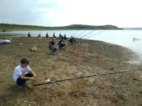 BALIK TUTMA - Çocukların Balık Tutma Yarışı