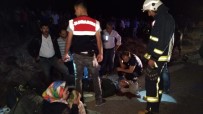 Göçmen dolu minibüs devrildi: 35 yaralı