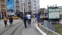 TAKSIM - (Özel) Taksim'de Yumruk Yumruğa Kavga Kamerada