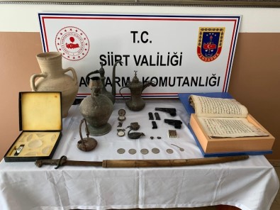 Siirt'te Tarihi Eser Niteliği Olan Malzeme Ve Ruhsatsız Silah Ele Geçirildi
