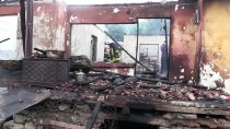 SAMANLıK - Amasya'daki Yangında 5 Kişilik Ailenin Evi Kül Oldu