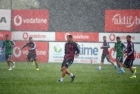 GÖZTEPE - Beşiktaş Yağmur Altında Çalıştı