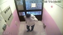 KOL SAATI - Gaziosmanpaşa'da Bir Evi Soyan Hırsız, Önce Güvenlik Kameralarına, Sonra Polise Yakalandı