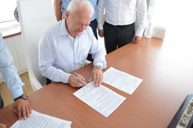 Lapseki Belediyesi İle Hizmet İş Sendikası Arasında Toplu İş Sözleşmesi İmzalandı