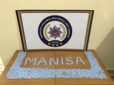 Manisa'da Durdurulan Araçtan Bin 720 Adet Uyuşturucu Çıktı