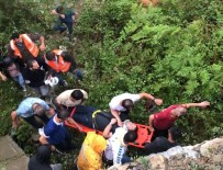 Virajı Alamayan Otomobil Uçuruma Yuvarlandı Açıklaması 5 Yaralı