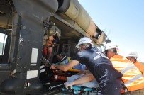 ASKERİ HELİKOPTER - Kayalıklardan Düşen Çoban Askeri Helikopterle Kurtarıldı