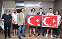 YÜZME - Milli Sporculara Coşkulu Karşılama