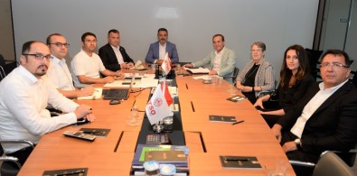 Nobel Ödüllü Sancar'dan ABD'deki Türk Evi'ne Bursa İmzası