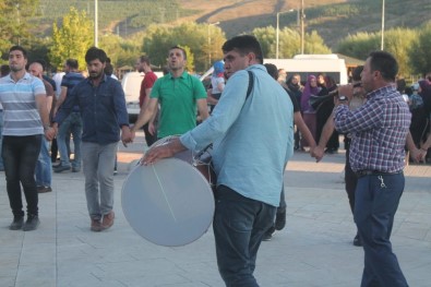 'Sağdıç Gecesi' Geleneği Düğünleri Renklendiriyor