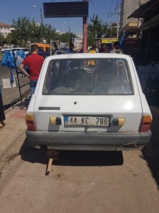 Siverek'te Otomobil Elektrik Direğine Çarptı Açıklaması 4 Yaralı