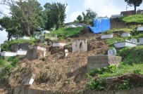 BATı KARADENIZ - Zonguldak'ta Heyelan Oldu, Mezarlar Zarar Gördü