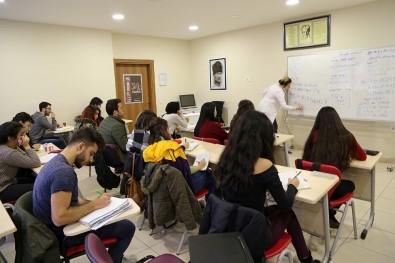 Ataşehir Belediyesi'nin Ders Ve Etüt Desteğiyle 220 Aday Üniversiteye Yerleşti