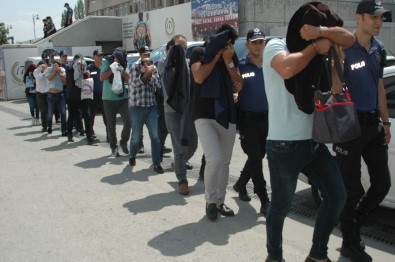 Devlet Büyüklerinin İsmiyle Dolandırıcılık Yapan 25 Kişi Adliyeye Sevk Edildi