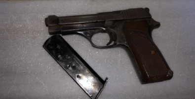 Fatih'te Bir Kişiyi Silahla Yaralayıp Aracını Gasp Eden Şahıslar Yakalandı