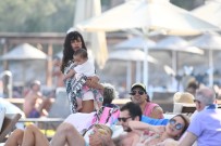 KAAN TANGÖZE - Kaan Ve Kıvılcım, Bebekleri İlayda'yı Kucaklarından İndirmedi