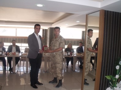 Kaymakam Vardar İçin Veda Yemeği