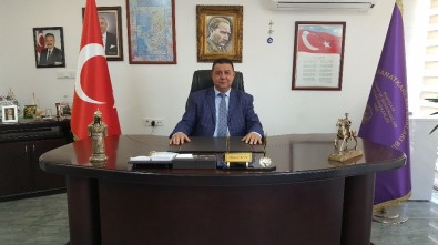 Kuşadası'nda Esnaf Odası Üyelerinin Çocuklarına Eğitim Bursu Veriliyor
