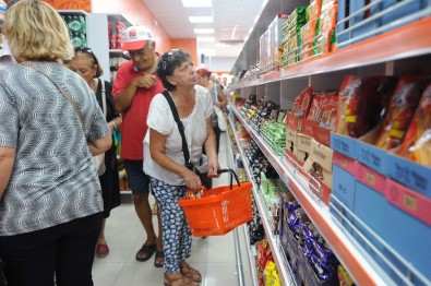 Seferihisar'ın En Ucuz Marketi Açıldı