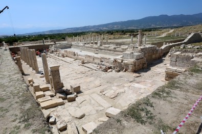 Tripolis Antik Kenti'nde 'Anıtsal Çeşme' Bulundu