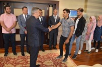 YUSUF ŞIMŞEK - Vali Elban Başarılı Öğrencileri Makamında Ağırladı