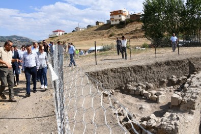 Vali Taşbilek Satala Antik Kentindeki Kazı Çalışmasını İnceledi