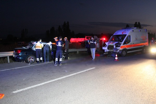 Kütahya'da zincirleme kaza: 3 ölü, 4 yaralı