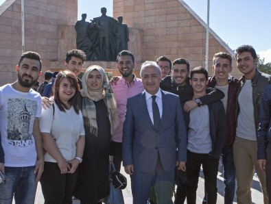 Atatürk Üniversitesi'nde Kayıt Heyecanı Yaşandı