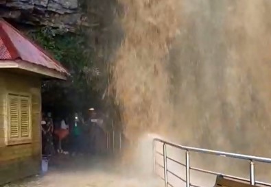 Dünyanın En Uzun İkinci Mağarasını Sel Vurdu
