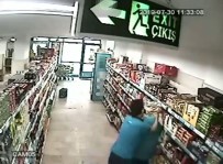 Market Çalışanın Kadın İş Arkadaşına Saldırdığı Anlar Kamerada