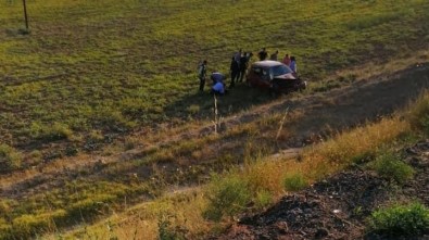 Nallıhan'da Bir Araç Tarlaya Uçtu Açıklaması 3 Yaralı