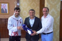 HASAN YıLDıZ - Başkan Şayir'den Genç Sporcuya Teşekkür